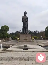 生活一半烟火，一半清欢，人生一半清醒，一半释然。不念过往，不畏将来。愿今后的日子阳光清澈，事事皆温柔！配图