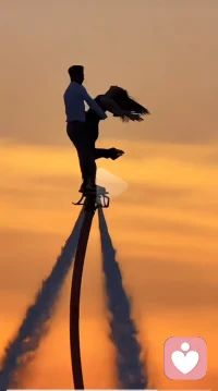 恋爱脑可以理解，毕竟年轻的生命荷尔蒙爆棚，但是，一辈子恋爱脑就不可理喻了。