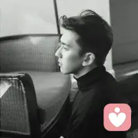 经历过风浪，仍对生活温柔。
有责任，有担当，有能力护一人周全。
不张扬，不浮躁，偏爱简单真诚的关系。
愿把最好的耐心与偏爱，都留给对的人