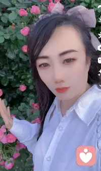 我的温柔很贵，只给懂分寸的人大家好，今天想跟自己说几句掏心窝子的话，也算是给
这段日子一个交代。
我一直是个好说话的人，心软、会包容，总想着凡事留
一线，日子慢慢过。可后来才慢慢明白，我的温柔，从来都
不是无底线的退让，我的包容，也不是别人得寸进尺的理
由。
我可以理解你偶尔的疲惫，也可以体谅你一时的难处，
但我绝不接受欺骗、敷衍，还有一次又一次的冷暴力和伤
害。每个人都有自己的雷区，也都有自己的底线，别以为我
不反抗，就代表我没有脾气；别以为我好说话，就可以随便
踩我的尊严。
以前总想着，感情里可以善良，可以退让，可以多为别
人着想，可后来才发现，没有底线的善良，只会被当成软
弱；没有边界的包容，只会被当成理所当然。真正的关系，
从来都不是靠一个人的委曲求全撑起来的，懂分寸、守规
矩、知感恩，才配得上别人的真心和温柔。
大家好，今天想跟自己说几句掏心窝子的话，也算是给
这段日子一个交代。
我一直是个好说话的人，心软、会包容，总想着凡事留
一线，日子慢慢过。可后来才慢慢明白，我的温柔，从来都
不是无底线的退让，我的包容，也不是别人得寸进尺的理
由。
我可以理解你偶尔的疲惫，也可以体谅你一时的难处，
但我绝不接受欺骗、敷衍，还有一次又一次的冷暴力和伤
害。每个人都有自己的雷区，也都有自己的底线，别以为我
不反抗，就代表我没有脾气；别以为我好说话，就可以随便
踩我的尊严。
以前总想着，感情里可以善良，可以退让，可以多为别
人着想，可后来才发现，没有底线的善良，只会被当成软
弱；没有边界的包容，只会被当成理所当然。真正的关系，
从来都不是靠一个人的委曲求全撑起来的，懂分寸、守规
矩、知感恩，才配得上别人的真心和温柔。
往后的日子，我还是会保持我的善良，但只会给值得的
人；我依然愿意温柔待人，但只会留给懂得珍惜的人。那些
消耗我、敷衍我、不把我当回事的关系，我不纠缠，也不挽
留；那些踩我底线、伤我真心的人，我不指责，也不回头。
成年人的世界，情绪稳定、边界清晰、内心清醒，才是
一个女人最高级的底气。很多烦恼，不是过不去，只是以前
总想着靠别人，总盼着别人懂，可后来才发现，真正能帮你
梳理情绪、懂你难处的，从来都只有你自己。
从今天起，好好爱自己，守住自己的底线，把温柔留给
自己，把真心留给值得的人。
清醒女性
#女性成长
#感情里的底线
#不讨好不将
#温柔且有力量配图