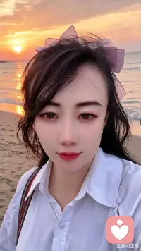 困住你的不是关系，是你不肯放下的执念 “姐妹们，我是锦汐姐姐， #今天想跟你们说句掏心窝的话。你们有没有
 过那种时刻，对着一段已经变了味的关系反复内耗，明明知
 道不对，却还是舍不得放手？”
 “人这一生，总要学会和遗憾握手言和。有些关系，走到尽
 头就是缘分已尽；有些故事，落幕了就不必再追问结局。
 你要明白，不是所有的坚持都有意义，也不是所有的遗
 憾都能弥补。
 及时放下错的人，及时抽身那些让你内耗的情绪，真的
 不是认输，而是放过别人，也放过你自己。
 别再为了不值得的人消耗自己的真心和情绪了，你要记
 得，你的感受永远比别人的看法重要。”
 “其实很多时候，困住我们的不是事情本身，而是我们
 不肯放下的执念。
 往后余生，不如试着对自己温柔一点，安然度日，自在 随心，把时间和精力，留给值得的人和你们最近有没有什么
 正在学着放下的人和事？评事。
 论区跟我说说吧。我是锦汐
 ,愿我们都能和自己和解，活成自己喜欢的样子，下期见。” #女性成长正能量 #自我自愈 #人间清醒配图