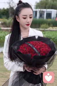 女人最高级的清醒，是收回自已的真心“哈喽姐妹们，我是锦汐姐姐，我想问你们一个问题：你有没有过那种，把所有 期待和幸福，都押在一个人身上的时候？” “女人这一生，最该清醒的一件事，就是不要把幸福寄托在任何人身上。 靠人不如靠己，求人不如求心。
经历过风雨才明白，情绪要自己消化，委屈要自 己藏好，路要自己慢慢走。
往后啊，做一个安静通透的女人，不争不辩、不 怨不恨。
好好生活，悄悄蜕变，把所有的安全感，都留给 自己。”
“愿我们都能收回托付的心，靠自己，才是最稳 的底气。
如果你也认同这段话，别忘了点个赞，明天我们 继续打卡蜕变。”#女人蜕变#女性话题正能量 #女性正能量 #自愈自渡配图