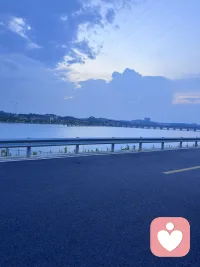 你是不是觉得你一天什么都没做？也是一天无精打采的。
原来是“精神内耗”了。
内耗简单来说：就是两个小人在打架，说白了，就是自己打自己。
你看起来什么都没做，因为你内在的那个小我在打你，所以你才累！配图