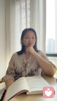 冯唐的一句醍醐灌顶的话：“最好的心理医生就是有钱的自己”，钱让你活得有尊严，钱能买到你心仪的东西。钱可以让你实现诗和远方！