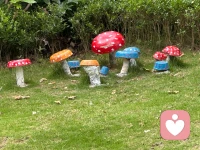 你是高敏感人群吗？不允许自己犯错，不允许自己不可豁达，不允许自己难过，也不允许自己有瑕疵。要求自己事事完美，其实完美是一时的，乱七八糟也是一时的。只有两者加在一起，才成了完整的我们。