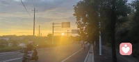 晚饭后在水库边散步，看看夕阳的余晖，见见人间烟火