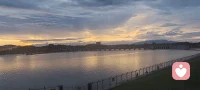 晚饭后在水库边散步，看看夕阳的余晖，见见人间烟火