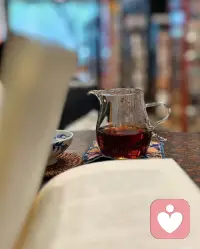 自信的本质就是，大量的学习，大量的研究，不断地重复，不断地实践，从而建立起自己稳定的内核。在克服逆境的过程中，爱上自己，并与此同时，对一切人和事物祛魅。配图