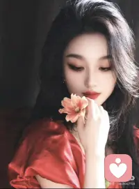 在我人生低谷，最痛苦的时候，不是亲情，友情或者爱情救了我。
 
拯救我的，是哲学、佛学、心理学、黑色生命力、是越挫越勇的勇气、是我丢失已久的主体性。
 
唯独不是某个外界的人。
 
世间枷锁本是梦，无形无相亦无我。配图