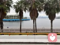 ❤️
心要像伞一样，撑得起
       收得住，望可望之事，待可待之人。