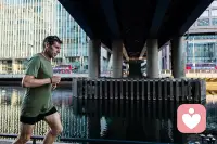 奋斗：点亮人生的璀璨之光
奋斗，是青春最激昂的旋律，是人生最壮丽的征程。它不只是为功成名就，更是对自我的超越。

每一次挑灯夜战，每一回咬牙坚持，都是在为梦想添砖加瓦。奋斗途中，汗水会湿透衣衫，挫折会如影随形，但正是这些磨砺，让我们愈发坚韧。

当我们为目标全力以赴，生命便有了厚度与力量。奋斗的意义，在于让我们在回首往事时，不因虚度年华而悔恨，而是能骄傲地说：我曾拼尽全力，拥抱过属自己的辉煌！