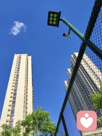 每一件事都没有那么重要，每一个人也没有那么重要。最重要的是你自己。以自己舒适的方式对待一切！不要对自己要求那么高。每件事，每个人，都有他自己的归宿。配图
