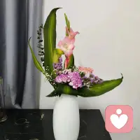 太多人表面若无其事，内心早已千疮百孔，被抑郁焦虑悄悄困住，失去快乐感知力，丧失前行的勇气。不必独自硬扛所有苦难，难过就尽情释放情绪，疲惫就停下脚步休息，世间皆有解药，情绪皆有归途，熬过漫漫低谷，定会遇见温柔的自己。配图