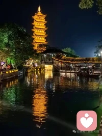 人最累的， 从来都不是身体 ，而是心里藏着的憋屈 ！是崩溃时强忍回去的眼泪！是心底无人可说，无人能懂的欲言又止！是走过半生风风雨雨的满身疲惫……我懂你的辛酸和不易，来吧，一吐为快，温暖地抱抱，稳稳地接住伱无处安放的情绪！配图
