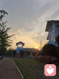 婚姻的纽带不是孩子，也不是金钱，
而是精神的共鸣与彼此的成全。愿为对方削去一半的个性和缺点，用欣赏的眼光去欣赏那个并不完美的他（她）