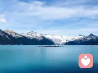 今天分享“登门槛效应”（Foot-in-the-Door Effect）。
 
它指的是，当一个人先接受了一个小小的要求后，为了保持行为的一致性，更容易接受一个更大的要求。就像推销员先让你试吃一小块零食（小要求），你接受后，他再推销整包产品（大要求），你答应的概率会更高。
 
生活中这种现象很常见：父母先让孩子整理书桌（小任务），孩子完成后，再要求他打扫整个房间（大任务），孩子更可能配合；朋友先请你帮个小忙（比如借支笔），之后再求你帮个大忙（比如帮忙搬家），你拒绝的可能性会降低。
 
反过来想，如果你想拒绝别人的不合理要求，可以从一开始就明确拒绝小要求，避免被“登门槛”；而如果想推动一件事，不妨先从一个容易达成的小目标入手，逐步推进配图