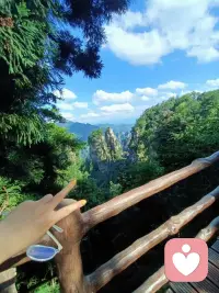 你有没有过这种时刻：明明身边人来人往，却还是觉得孤单；明明什么都没发生，却突然提不起劲，只想安安静静待着？不用强迫自己开心，允许情绪来，也允许它走。