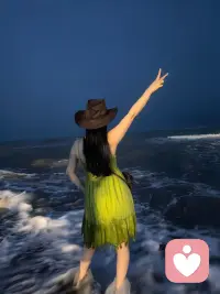 我是梦琴，一名倾听师。
你不用在任何人面前假装坚强，也不用逼自己立刻“好起来”。
在这里，你的所有情绪都可以被温柔接住，哪怕只是一句“今天有点累”，也会被认真听见。
如果你心里藏着没说出口的话，随时都可以来找我，我在这里，陪你慢慢聊。