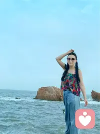 我是梦琴，一名倾听师。
你不用在任何人面前假装坚强，也不用逼自己立刻“好起来”。
在这里，你的所有情绪都可以被温柔接住，哪怕只是一句“今天有点累”，也会被认真听见。
如果你心里藏着没说出口的话，随时都可以来找我，我在这里，陪你慢慢聊。