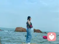 我是梦琴，一名倾听师。
你不用在任何人面前假装坚强，也不用逼自己立刻“好起来”。
在这里，你的所有情绪都可以被温柔接住，哪怕只是一句“今天有点累”，也会被认真听见。
如果你心里藏着没说出口的话，随时都可以来找我，我在这里，陪你慢慢聊。