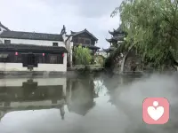 很多时候，我们的疲惫不是因为事情多，而是因为一直在和自己对抗。
总想着“我必须做好”“我不能出错”，反而把自己困在了内耗里。
心理学里说，被认真听见，本身就是一种治愈。
不用独自消化所有负面情绪，如果你需要一个不带评判的倾听者，我在这里，陪你一起梳理情绪、和自己和解。