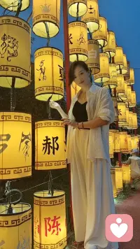 樱花树下站谁都美，我的爱给谁都热烈，不是你好，是我很好！配图