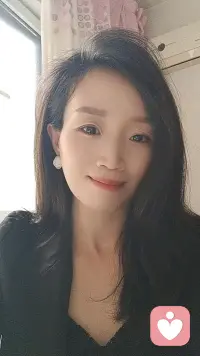 “人在精神上受了伤是补不回来的，就像
《人间失格》里说的，即使我此刻是快乐的，
只要一想起那些瞬间，心情就会立刻暗下来，
再多的光都照不进去。”配图