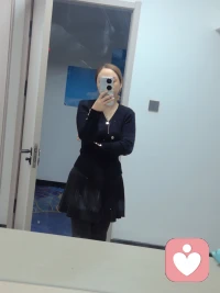 熬夜不是不想睡，是不想面对空荡荡的明天。配图