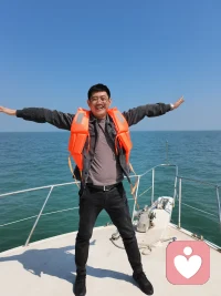 心里有光，慢煮生活，愿你也被阳光照亮配图