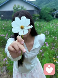 刚刚入驻给力心❤️静待有缘人，希望有幸能倾听你的故事，🌼🌼🌼愿你被这世界温柔以待，也温柔地对待自己