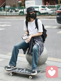 今天分享《适时退出》安妮•杜克/著：人需要一些到此为止的勇气，不是所有的故事都要写到最后一页才甘心，也不是所有的关系都要耗尽最后一丝热情才肯放手。生活中学会不做毫无意义的内耗，是一种大智慧。真正折磨你的不是任何人的绝情，而是你心存幻想的期待和无法控制的想象力。其实有些人什么都给不了你，只会影响你的情绪。当悲伤大于快乐时，任何关系都要停止。缘起则聚，缘尽则散，顺其自然便是圆满。
