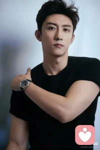 能解压，能开心，还不犯法
哈哈，续命丹药解锁！😅
看美男=低成本快乐，还挺有用！
- 心情瞬间变好，压力直接减半
- 养眼提神，学习/干活都更有劲
- 纯纯视觉享受，不用负责不用花钱
- 激发一点点变优秀、变好看的动力
- 无聊时的快乐源泉，治愈emo神器配图