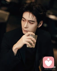 能解压，能开心，还不犯法
哈哈，续命丹药解锁！😅
看美男=低成本快乐，还挺有用！
- 心情瞬间变好，压力直接减半
- 养眼提神，学习/干活都更有劲
- 纯纯视觉享受，不用负责不用花钱
- 激发一点点变优秀、变好看的动力
- 无聊时的快乐源泉，治愈emo神器配图