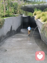 当我们被欲望 情绪 焦虑 所控制时，总会下意识地向外求去解决当前困惑，到往往会陷入无尽的循环中，其实我们在日常生活中应该培养自己的觉察能力，觉知自己的当下，感受日常中的行住坐卧与呼吸，通过日常的点滴练习，从一开始的一秒两秒到随时随地的觉察自己，慢慢夺回自己身心的控制权，从此做自己身心的真正主人配图