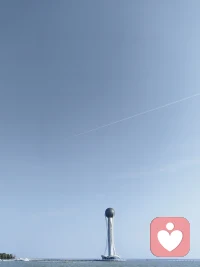 心是天空，思绪是云，任云朵飘来飘去，心却不动。学着做自己的父母，照顾好我们的内在小孩，此刻就是永恒。