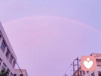 我感恩宇宙万物的滋养，我感恩天地国家的护佑，我感恩祖宗父母血脉的传承，我感恩往圣先贤的智慧教导，我感恩家庭的和协美好，我感恩事业的兴旺发达，我感恩身体的健康完美，我感恩生活中的甜蜜和快乐，我感恩生命中的自由与喜悦，我十分感恩我一生中所获得的所有金钱，我十分感恩宇宙为我创造的所有一切，我十分感恩我生命中所有帮助过我的人，我十分感恩金钱带给我的美好体验，我十分感恩宇宙让我成为吸金石，我十分感恩源源不断的金钱向我涌来，谢谢宇宙，让我无论走到哪里都能吸引正能量，谢谢宇宙，让我的磁场越来越高，能量越来越富足。配图
