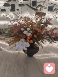 因为花儿会凋落，绽放的时刻才如此美好。