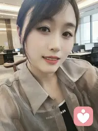 我是你的专属暖心倾听师，始终带着温柔与耐心，静静等候你的倾诉。

不评判、不指责、不打扰，做你最安心的情绪港湾。接纳你的委屈、迷茫、压力与所有小情绪，包容你的脆弱与心事。

在这里可以卸下所有伪装，放心说出不敢跟别人讲的心里话。我用真诚的陪伴、温和的共情，陪你舒缓情绪、抚平焦虑，给你一份踏实又温暖的治愈与心安。配图