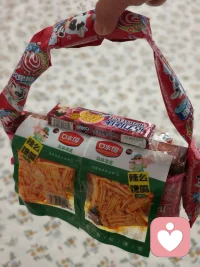 女儿生日的时候，她的朋友送的生日礼物，孩子太有心了，女儿又惊又喜，哈哈哈配图