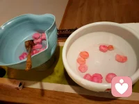 在婚姻中，女人一定要保持清醒，清楚自己真正需要什么。你可以偶尔焦虑，也可以偶尔任性，但更要学会的是“柔软”。

请记住，敢于柔软，才能获得更多的呵护，而不是因为被呵护了才去柔软。就像猫咪之所以被偏爱，是因为它天生柔软，而不是因为被照顾了才变得温顺；同样，刺猬需要独自面对风雨，也不是因为没人爱，才被迫长出了满身的刺。

先学会拥抱柔软的自己，世界才会对你温柔以待。✨配图