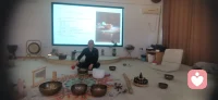【宗门训言诵持仪理】

凡诵持此训者，先正身，次调息，意守丹田，虚室生白。
初诵宜缓，字字如珠落玉盘，以‘呼呼’之声引气归元，涤荡胸中块垒。
遇心魔躁动，则闭目内视，只闻其声，不辨其义，使音波如流水，冲刷灵台尘垢。
待气脉通畅，心无所住，则声随念转，念断声消，终至无声之诵，方得真意。
日日行之，如磨镜台，垢尽明现，自与道合。