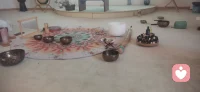 音乐疗愈不仅是听歌，更是一种科学的“心理按摩”。在专业人员的引导下，特定的声频共振能有效引导脑波降频，帮助你快速进入深度冥想状态。这种状态下，潜意识中的情绪垃圾会被层层清理，让紧绷的神经得到真正的深度放松。如果你想体验这种从内而外的通透感，欢迎来做音乐倾听疗愈，一起为心灵做一次深度排毒。✨