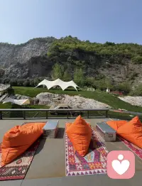 当一个人感到被安全地接纳时，
他就会自己启动成长的程序。配图