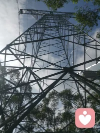 在梦里，
我双手狠狠地抓住自己的头发，
撕心裂肺地哭着，
但却发现怎么也哭不出声，
这种窒息感直至将自己憋醒。

       一位倾友的诉说，我深深理解并曾有同感。配图