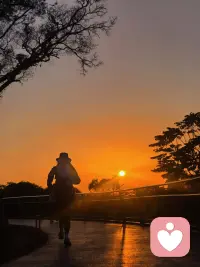 日落是世界动情时的颜色🌄
去追自己的太阳呀
你心中的那束光，是什么样子的？配图