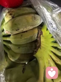 生活里的小确幸，总是来得猝不及防✨
早上娃还在念叨家里没水果了🍒🍌🍠，我嘴上说着午睡起来就去买，心里其实悄悄有点焦虑，怕这几天忙忘了，委屈了小家伙。
结果午觉还没睡醒，就被这一兜兜带着温度的水果给“砸醒”了🥰
原来，被人惦记的感觉，真的会悄悄抚平心里那些细碎的不安。
这些沉甸甸的水果，装的哪里是吃的，全是来自身边人的偏爱与温柔啊❤️