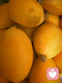生活里的小确幸，总是来得猝不及防✨
早上娃还在念叨家里没水果了🍒🍌🍠，我嘴上说着午睡起来就去买，心里其实悄悄有点焦虑，怕这几天忙忘了，委屈了小家伙。
结果午觉还没睡醒，就被这一兜兜带着温度的水果给“砸醒”了🥰
原来，被人惦记的感觉，真的会悄悄抚平心里那些细碎的不安。
这些沉甸甸的水果，装的哪里是吃的，全是来自身边人的偏爱与温柔啊❤️