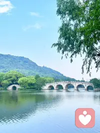 你是不是也习惯了凡事迁就？
弄丢了那个闪闪发光的自己……

其实，你不是不够好
只是你内心的“小孩”在原地等了太久配图