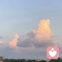 情侣吵架修复感情｜6个简单实用的和解办法
 
大家好，我是暮念，专注倾听你的情感烦恼
吵架不可怕，可怕的是吵完不会修复，隔阂越积越深。分享6个实操性极强的和解方法，轻松缓和关系：
 
1. 先冷静，不冷战
吵架火气大时，暂时分开平复心情，不要持续争吵。但别长期冷战，沉默只会加深矛盾，等情绪缓和再沟通，避免说出伤人狠话。
​
2. 不争输赢，不谈对错
感情不是辩论赛，不用非要分出胜负。争吵只是双方感受出现分歧，一味纠结对错，只会忽略彼此的委屈，积攒心结。
​
3. 好好说话，少指责多倾诉
沟通多用“我觉得、我难过”表达自身情绪，不要一开口就指责对方。直白说出你难受的原因，更容易让对方理解你的想法。
​
4. 认真倾听，换位思考
给对方完整的倾诉时间，不要中途打断辩解。站在对方的角度看待问题，大部分争吵都是误会，互相理解就能化解矛盾。
​
5. 诚恳道歉，拒绝敷衍
简单一句“我错了”不足以抚平伤害，道歉要具体，主动承认自己冲动的问题，说明后续的改正方式。低头认错，是珍惜这段感情的表现。
​
6. 事后复盘，避免重复吵架
矛盾解开后，简单梳理这次吵架的起因，约定双方吵架的底线。把每一次争吵当作磨合，找到适合彼此的相处方式。