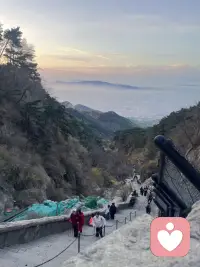 没关系，你可以不用坚强，难过就好好哭一会儿，我陪着你。配图